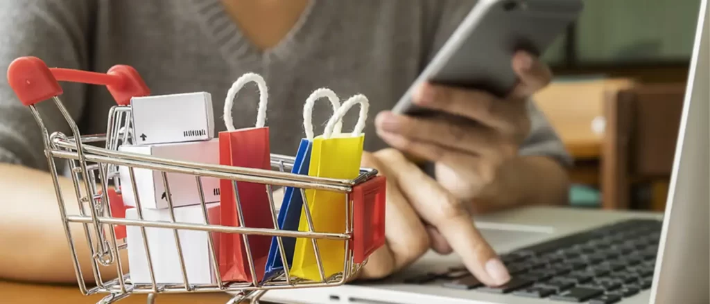 Customers participating in an e-commerce sale | Locad