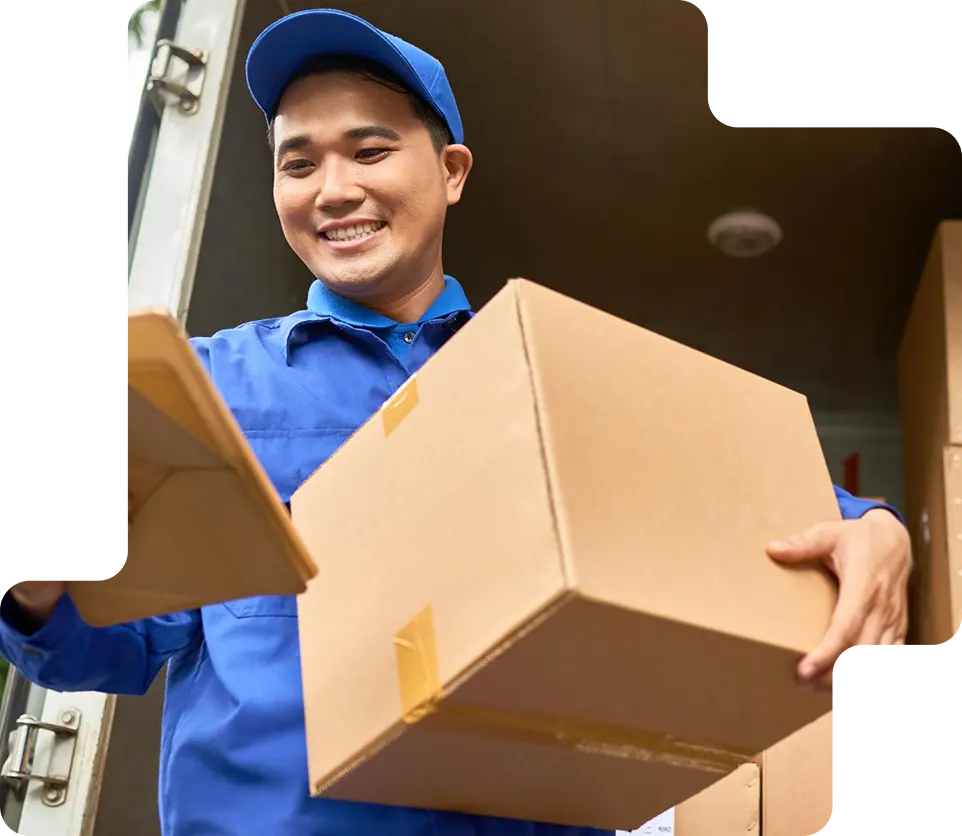 E-commerce 3PL looking at order details before delivery | Locad