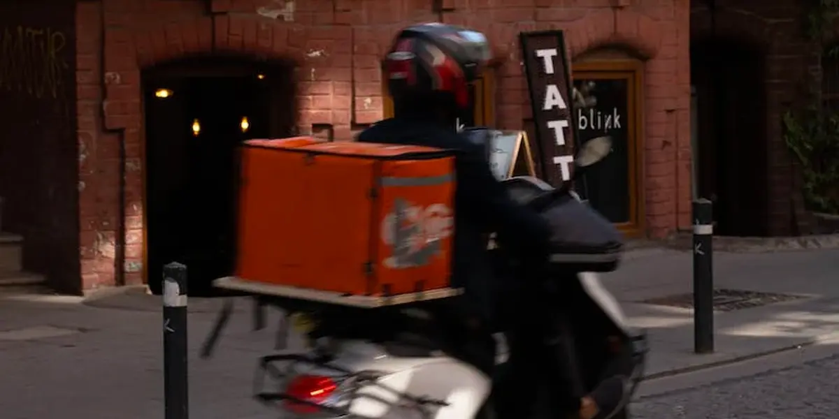 First-mile Vs. Last-mile Logistics: Key Differences 2 Last-mile Logistics