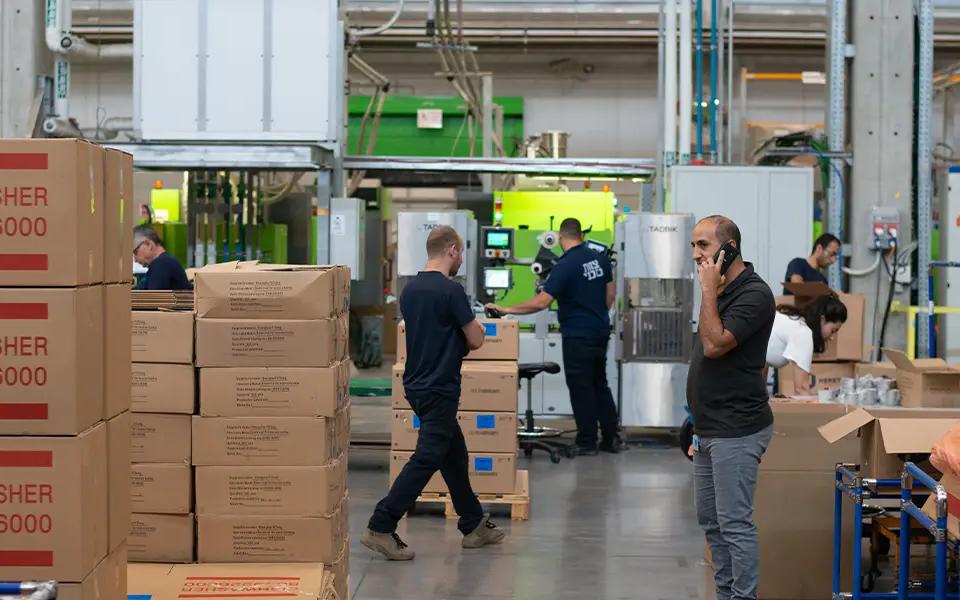 4 Benefits of Shipping Internationally | Warehouse | Locad Blog