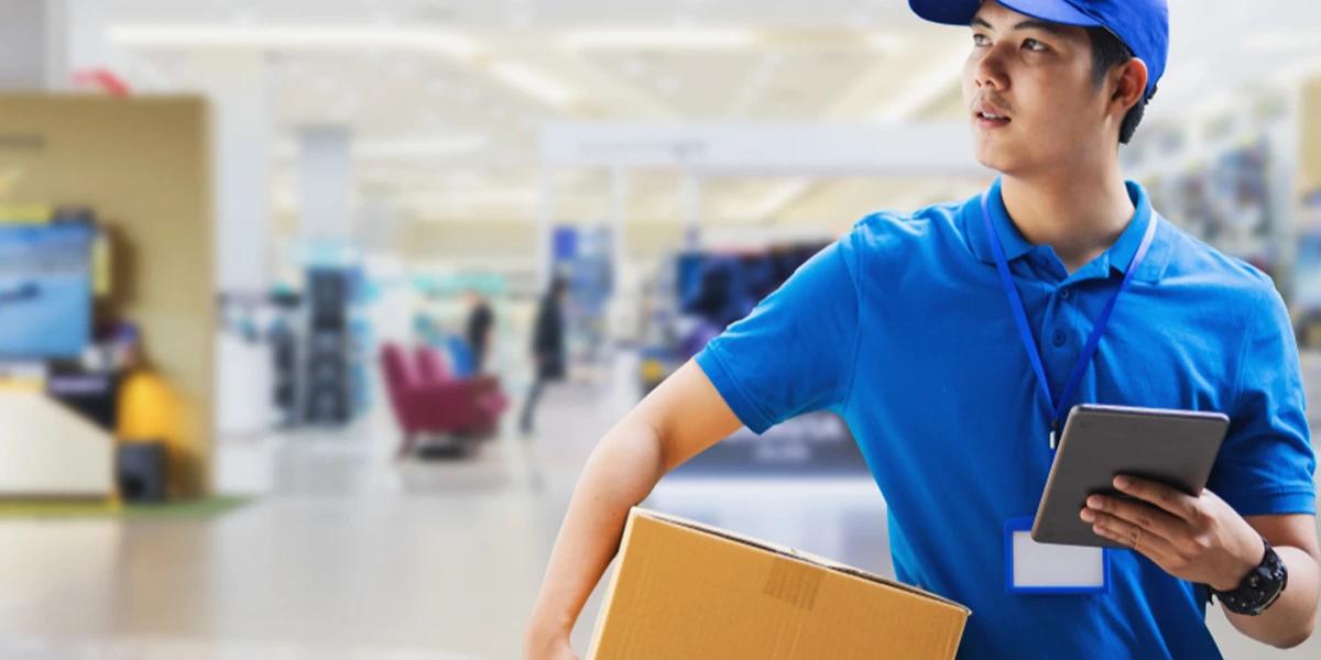 The Basics of Delivery: Postal vs Courier Services