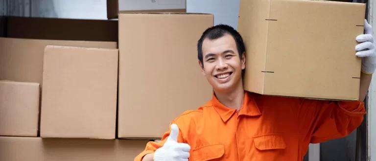 E-commerce Order Deliver Person | 3PL | Locad Blog