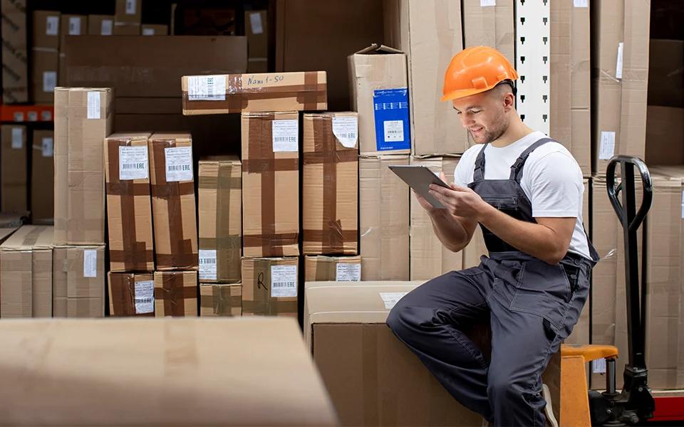E-commerce Warehouse With Packed Boxes | Locad Blog