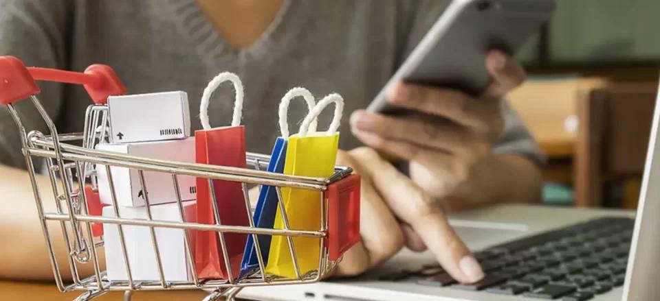 Customers participating in an e-commerce sale | Locad