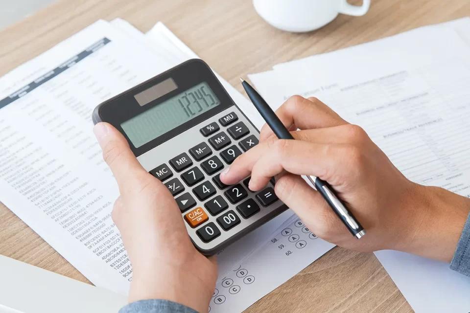 Improving Your Supply Chain Efficiency: Tips for Cost Reduction and Productivity Boost 1 calculating for inventory tax and expenses