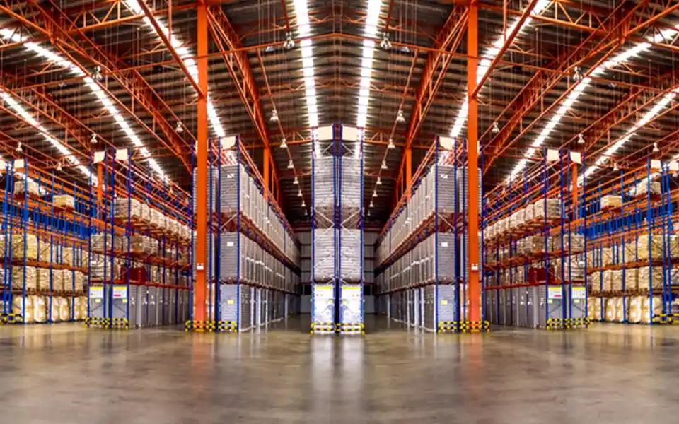 A view of a warehouse for an e-commerce business | Locad