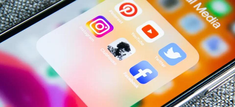 Social media and E-commerce selling | Locad
