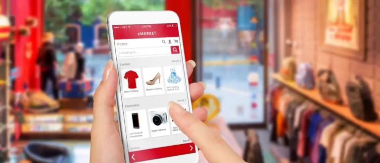 This holiday season, lift up sales by supercharging e-commerce logistics 9 Online shopper participating in e-commerce shopping through a mobile device | Locad
