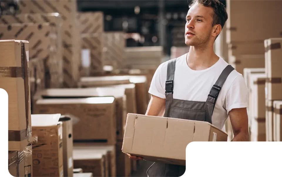 Quick Guide on Importing to Australia 1 E-commerce packages in a warehouse | Locad