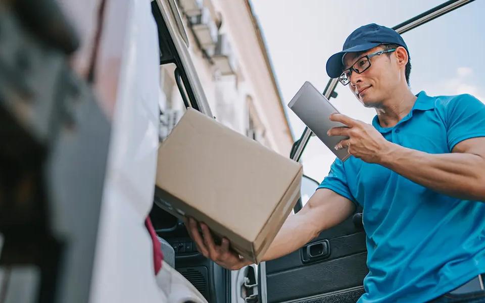 E-commerce email templates to relay order tracking and shipping updates