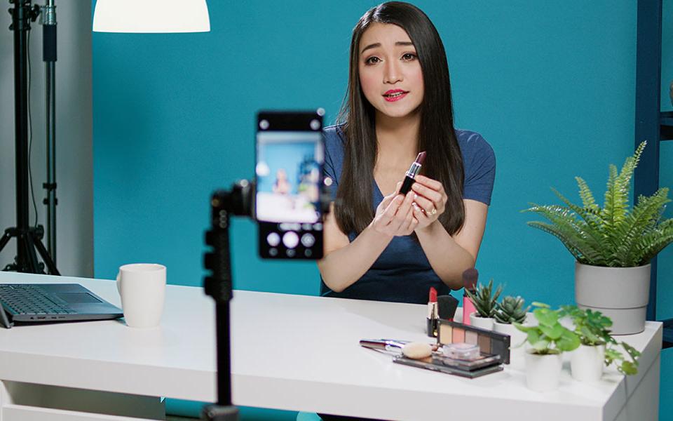 What Is an E-commerce Influencer Marketing Strategy? 7 Tactics to Know