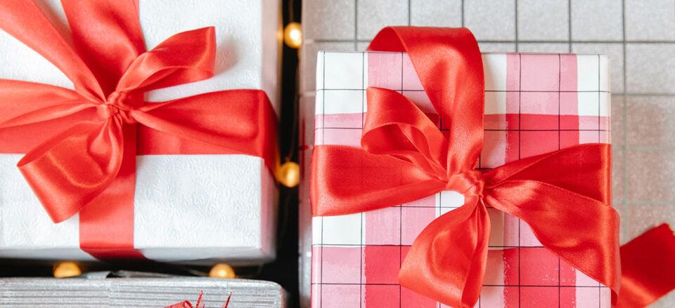 the-color-red-tops-the-gifting-choices-for-valentines-day-sale-in-australia