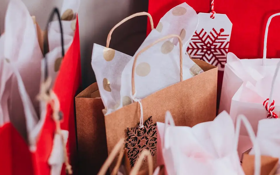 Live Shopping from Home: How Live Selling Enhances Online Shopping￼