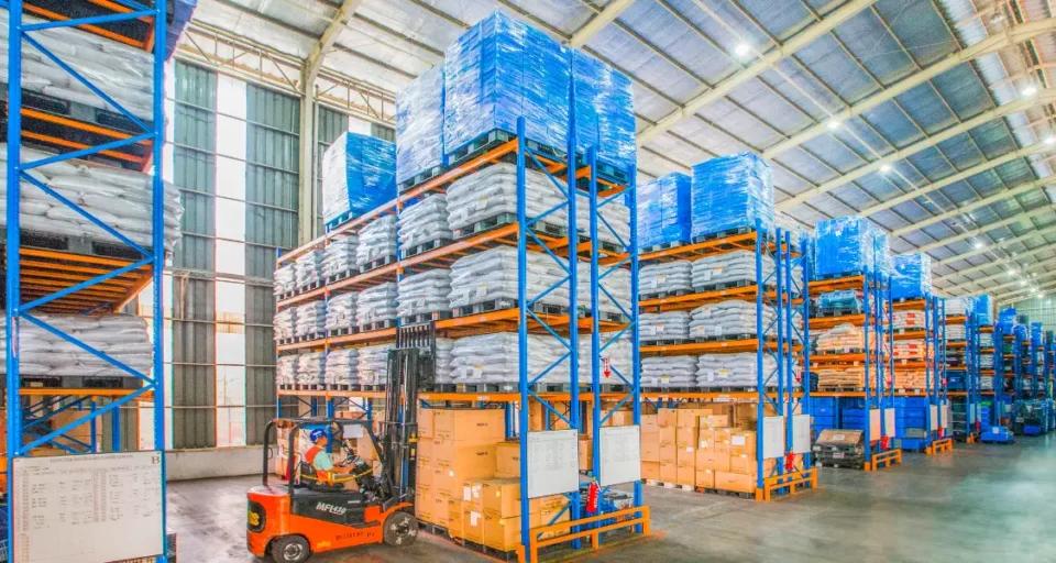 10 Warehousing Types: Definition, Pros, Cons, Functions, Best Practices [+Infographics]