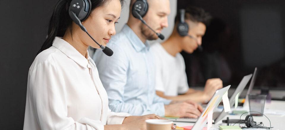 Locad Customer Service และ Customer Support ผู้เชี่ยวชาญด้านการจัดการสินค้าและคลังสินค้า พร้อมด้วยทีมดูแลลูกค้าของ Locad ดูแล ให้บริการ และสนับสนุนธุรกิจอีคอมเมิร์ซในประเทศไทยแบบครอบคลุม ตั้งแต่การให้ความรู้เบื่องต้น แนะนำ อธิบาย และตอบทุกข้อสงสัยที่เกี่ยวข้องกับระบบจัดการออเดอร์และสต๊อกสินค้า บริการพื้นที่คลังสินค้า แพ็ค และขนส่ง สามารถสื่อสารได้อย่างมีประสิทธิภาพทั้งภาษาไทยและภาษาอังกฤษ