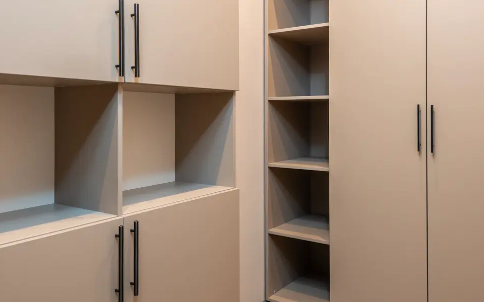 Cabinet knobs and handles