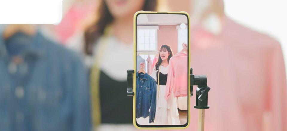 Live Shopping dari Rumah: Ini Cara dan Manfaat Live Selling untuk Perkembangan Bisnis Online