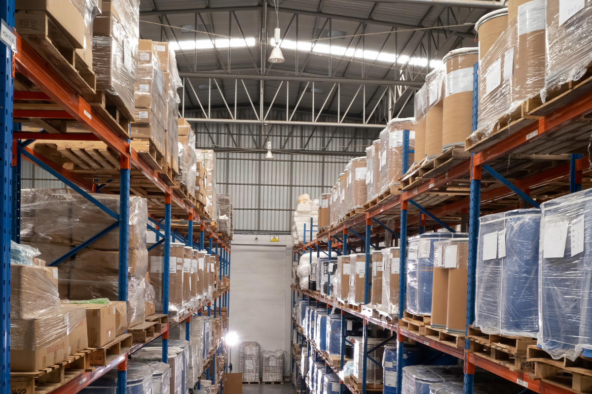 Distributor Adalah: Pengertian, Keuntungan, dan Cara Kerja