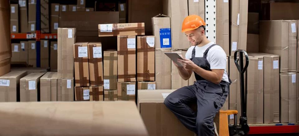 E-commerce Warehouse With Packed Boxes | Locad Blog
